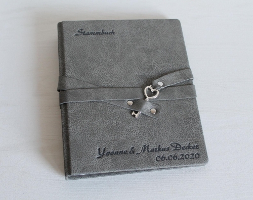 Stammbuch "Herz-Schlüssel" aus grauem Nappaleder,  DIN A5